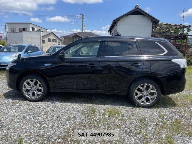 Mitsubishi OUTLANDER PHEV 2014-05 325539-7