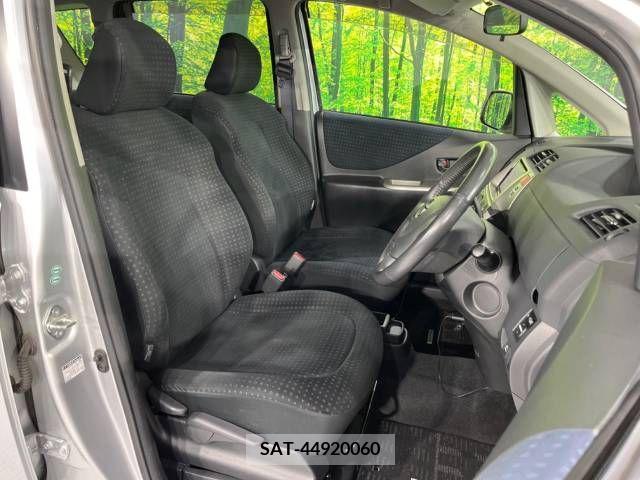 Toyota RACTIS 2010-03 313649-8