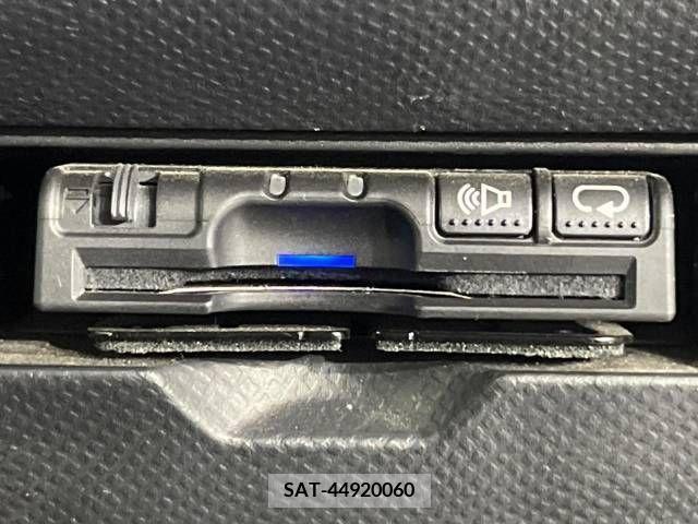 Toyota RACTIS 2010-03 313649-4