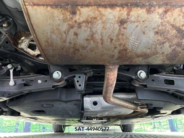 Toyota PRIUS 2019-10 338270-19