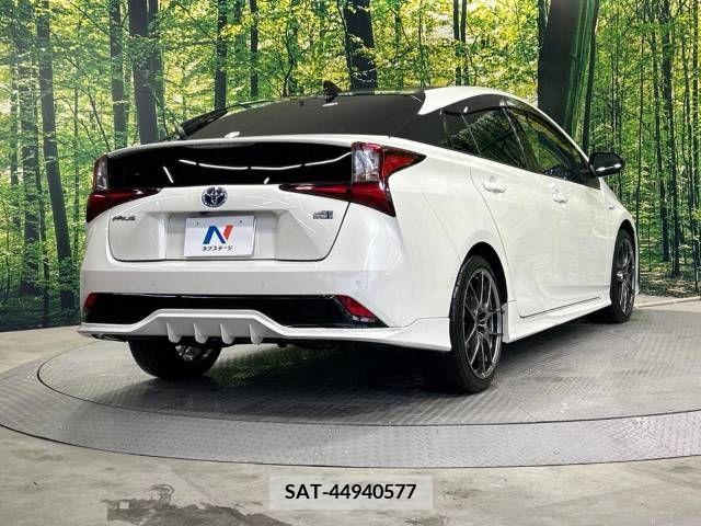 Toyota PRIUS 2019-10 338270-17