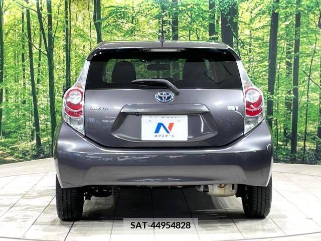 Toyota AQUA 2013-05 328211-15