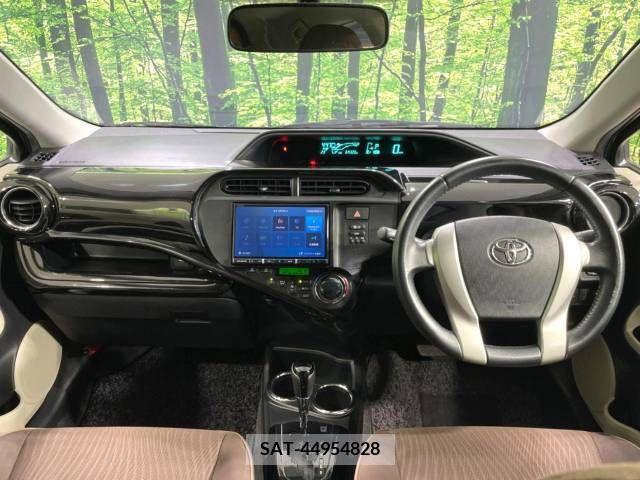 Toyota AQUA 2013-05 328211-1