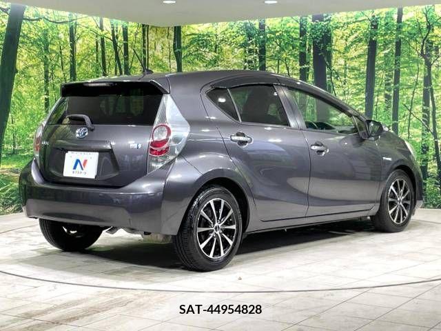 Toyota AQUA 2013-05 328211-17