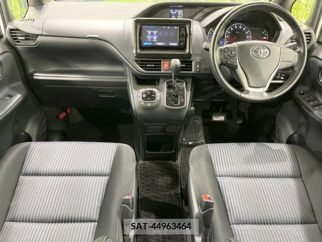 Toyota VOXY 2016-03 290183-1