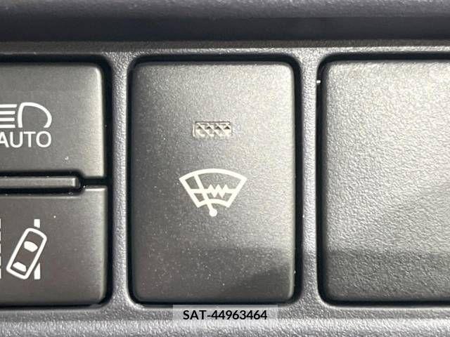 Toyota VOXY 2016-03 290183-5