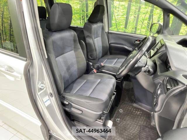 Toyota VOXY 2016-03 290183-8