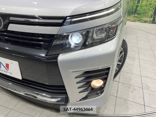 Toyota VOXY 2016-03 290183-13