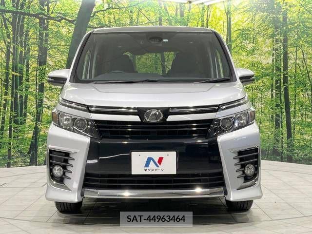 Toyota VOXY 2016-03 290183-15