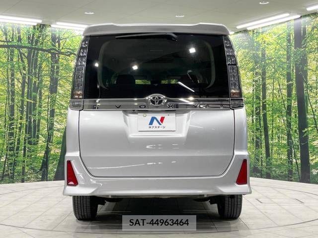 Toyota VOXY 2016-03 290183-16