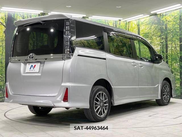 Toyota VOXY 2016-03 290183-18