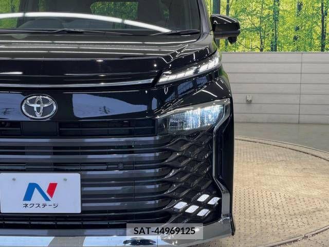 Toyota VOXY 2023-10 289131-12
