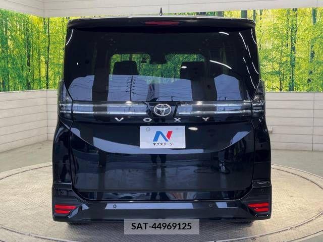Toyota VOXY 2023-10 289131-15