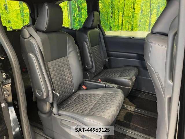 Toyota VOXY 2023-10 289131-8