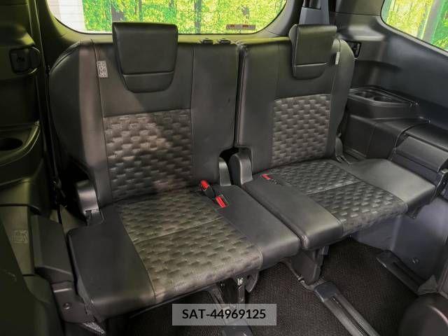 Toyota VOXY 2023-10 289131-9
