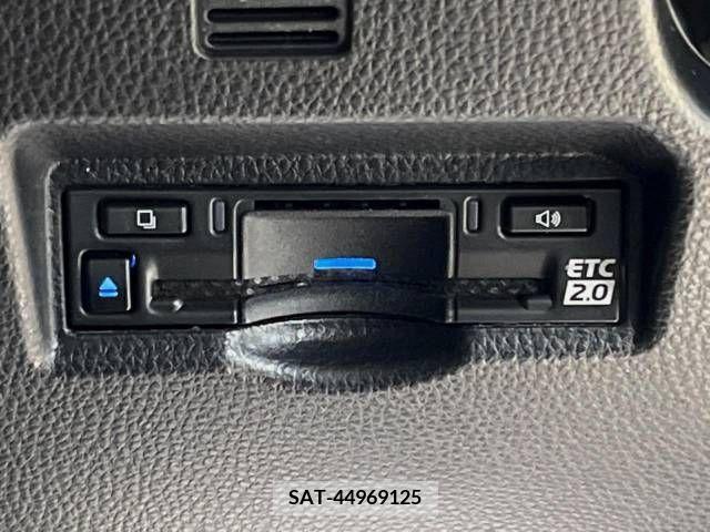 Toyota VOXY 2023-10 289131-5