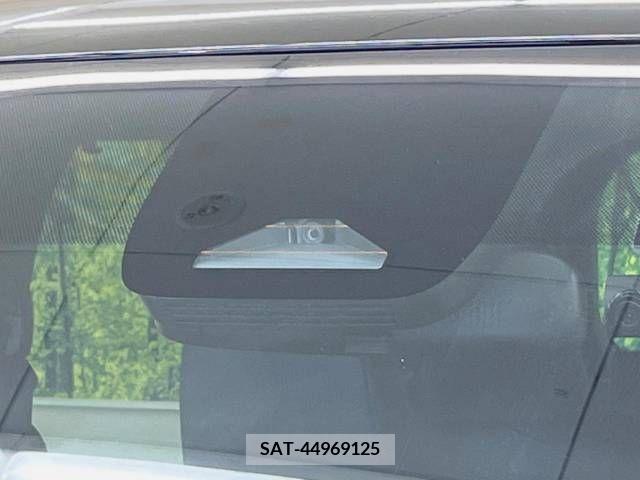 Toyota VOXY 2023-10 289131-3