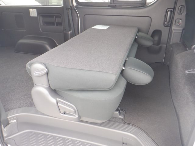 Toyota HIACE VAN 2023-03 23168-24
