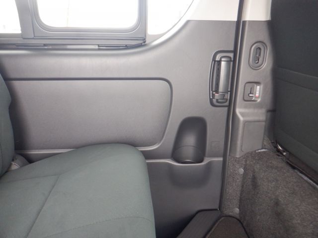 Toyota HIACE VAN 2023-03 23168-26