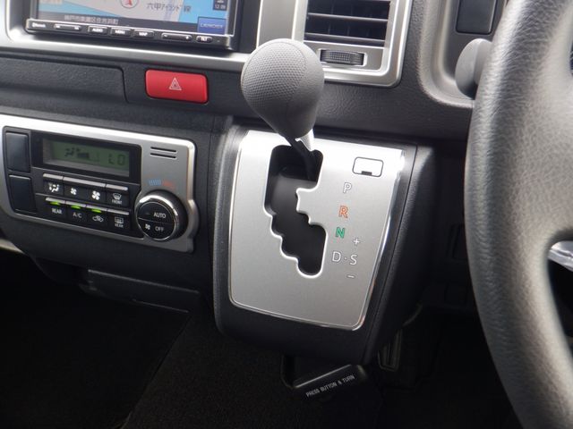 Toyota HIACE VAN 2023-03 23168-7
