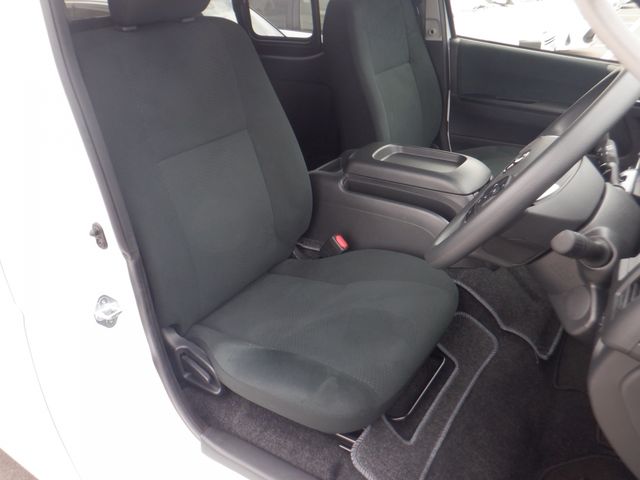 Toyota HIACE VAN 2023-03 23168-13
