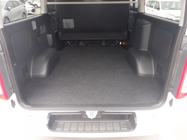 Toyota HIACE VAN 2023-03 23168-16
