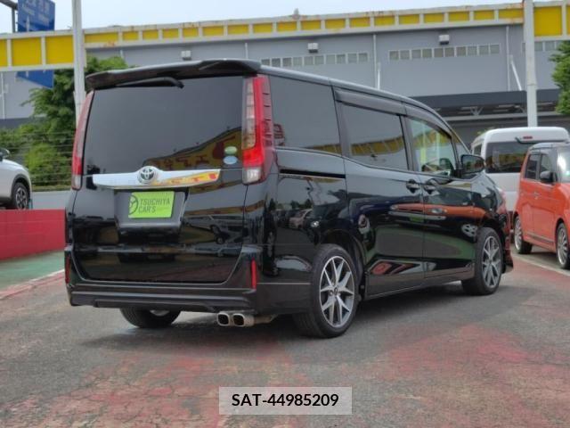 Toyota NOAH 2014-03 279504-1