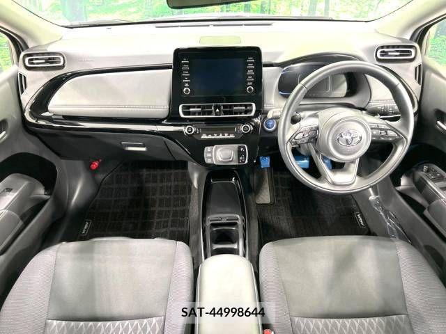 Toyota AQUA 2021-09 313376-1