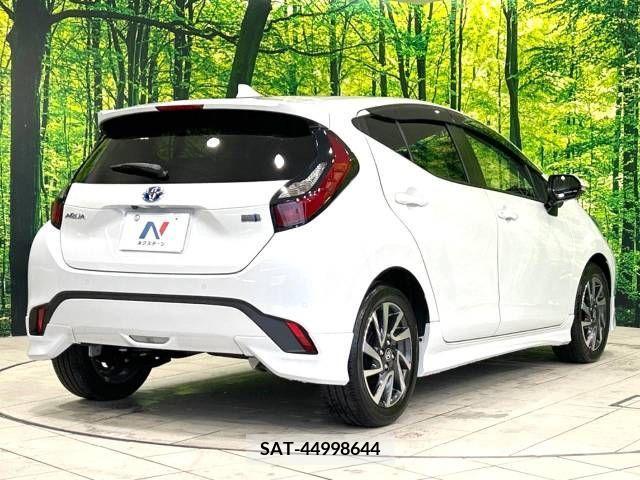 Toyota AQUA 2021-09 313376-17