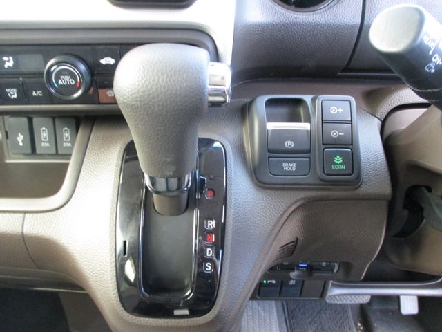 Honda N BOX 2022-02 192551-17