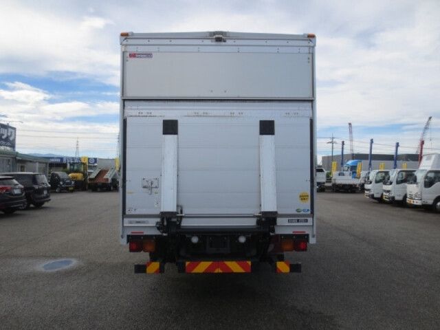 MITSUBISHI FUSO Fighter 2019-04 23630-6