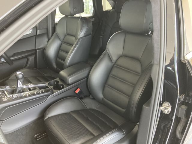 Porsche MACAN 2015-08 6321-20