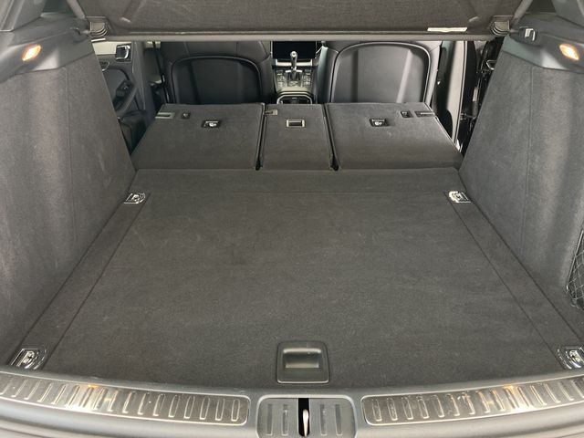 Porsche MACAN 2015-08 6321-26