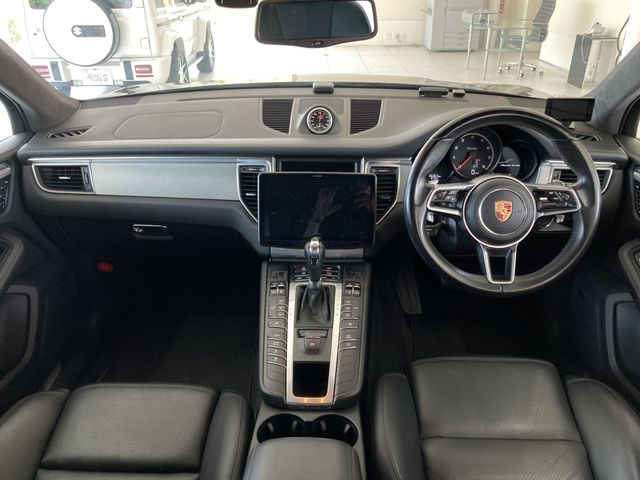 Porsche MACAN 2015-08 6321-11
