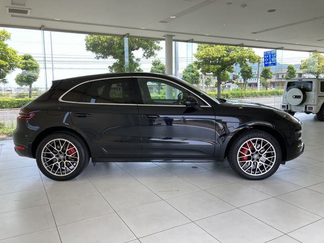 Porsche MACAN 2015-08 6321-3
