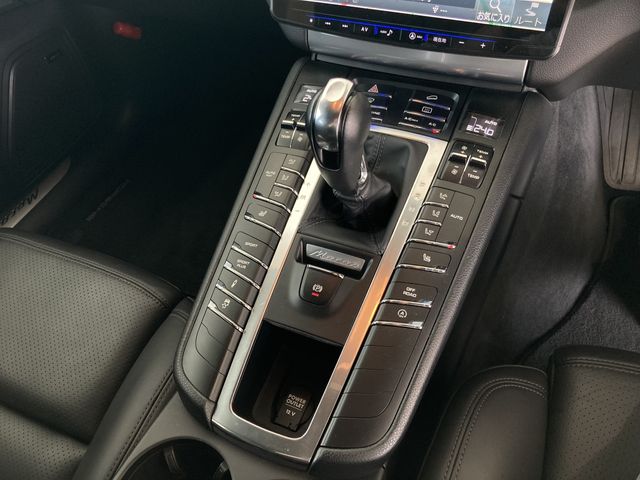 Porsche MACAN 2015-08 6321-17
