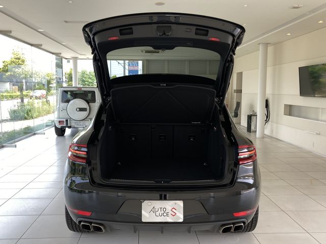 Porsche MACAN 2015-08 6321-29