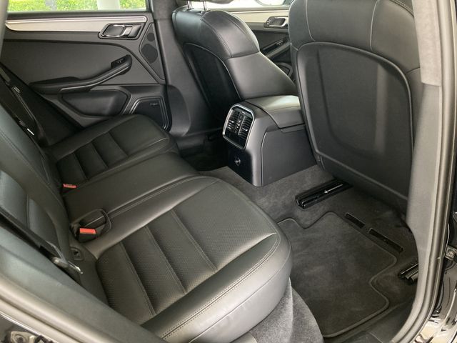 Porsche MACAN 2015-08 6321-23