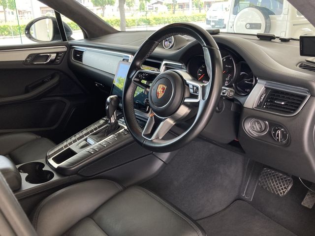 Porsche MACAN 2015-08 6321-12