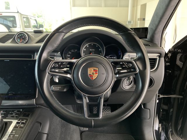 Porsche MACAN 2015-08 6321-14