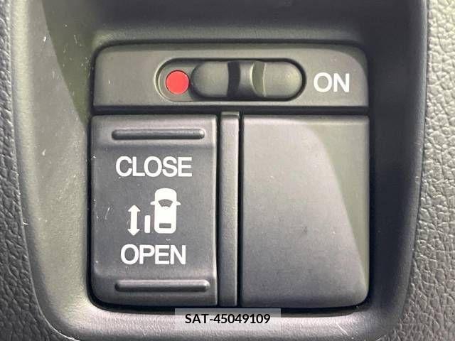 Honda N BOX CUSTOM 2017-04 279299-4