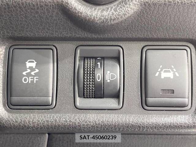 Nissan NOTE 2014-10 302357-5