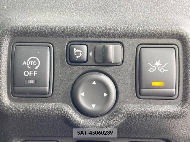 Nissan NOTE 2014-10 302357-4