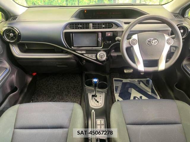 Toyota AQUA 2015-08 292194-1