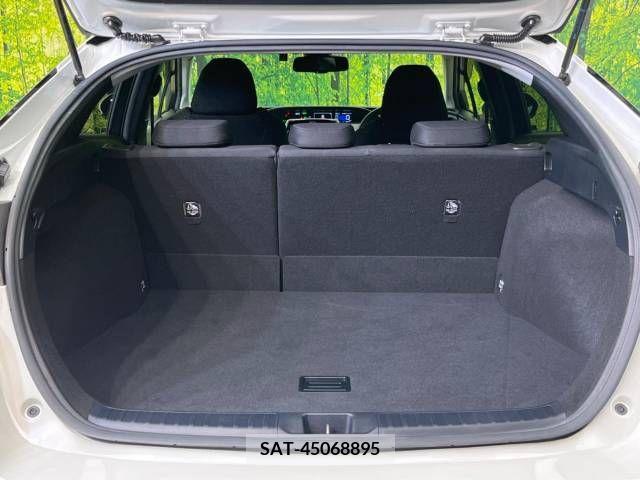 Toyota PRIUS 2017-04 246688-10