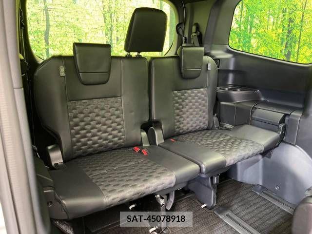 Toyota VOXY HYBRID 2022-09 370572-10