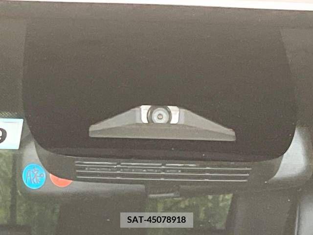 Toyota VOXY HYBRID 2022-09 370572-5