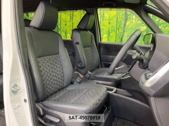 Toyota VOXY HYBRID 2022-09 370572-8