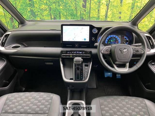 Toyota VOXY HYBRID 2022-09 370572-1