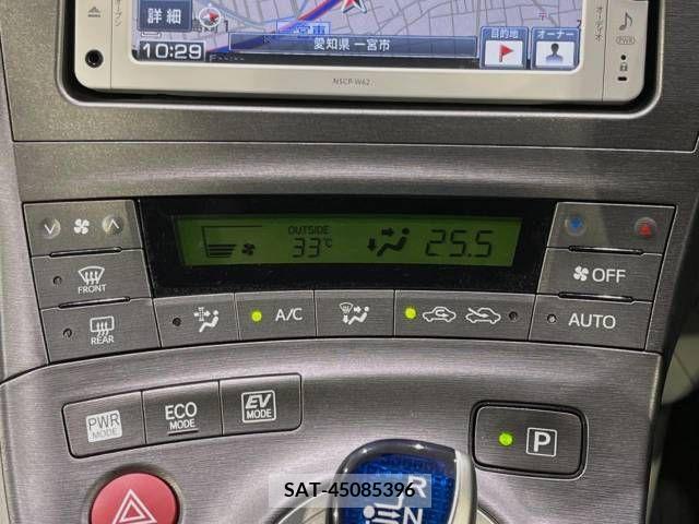 Toyota PRIUS 2013-03 366586-6